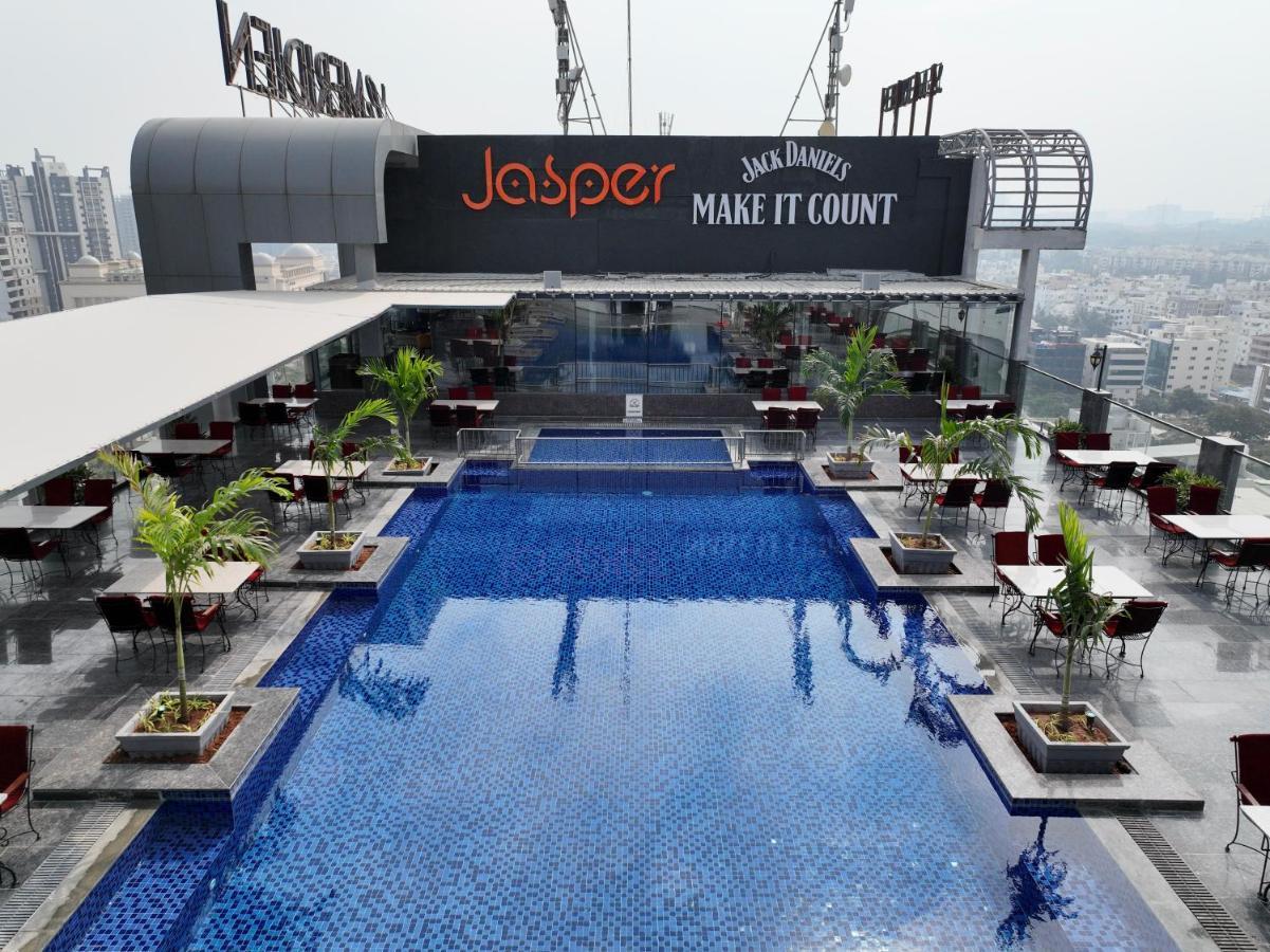 Le Meridien Гайдарабад Екстер'єр фото Jasper's, the rooftop bar at the hotel