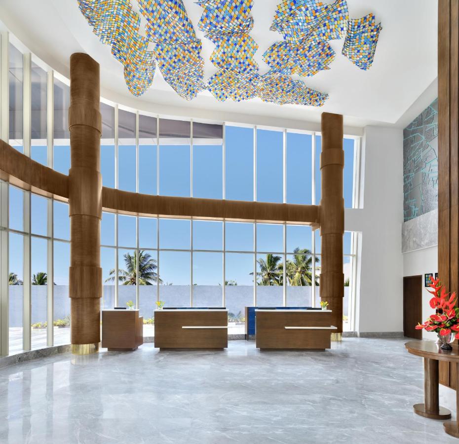 Le Meridien Гайдарабад Екстер'єр фото Interior of the new terminal