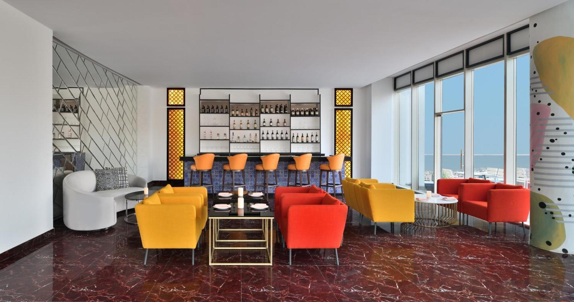 Le Meridien Гайдарабад Екстер'єр фото The bar at the 360° Sky Lounge