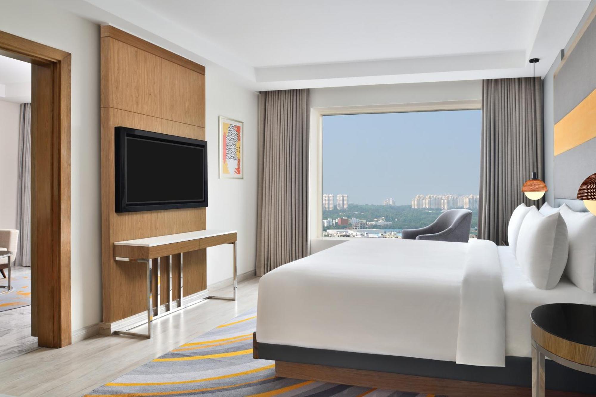 Le Meridien Гайдарабад Екстер'єр фото Deluxe Room